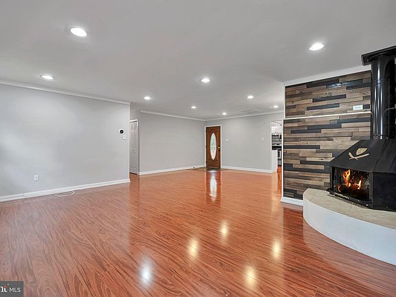 3rd image of 12312 Melling Ln