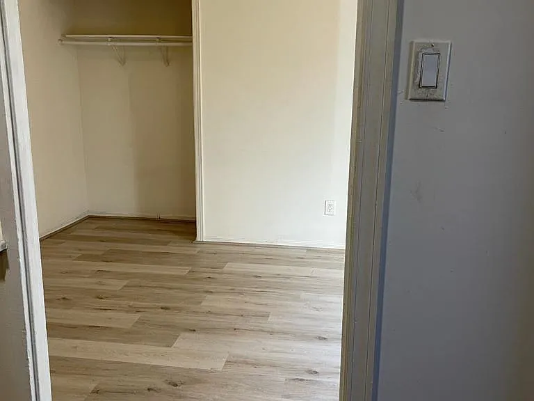 2408 S Grand Ave #6 — Photo 5