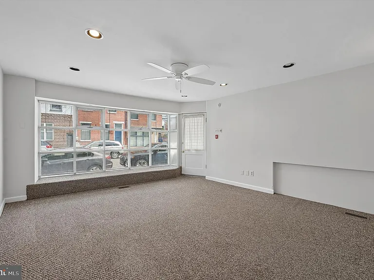 402 Fairmount Ave — Photo 3