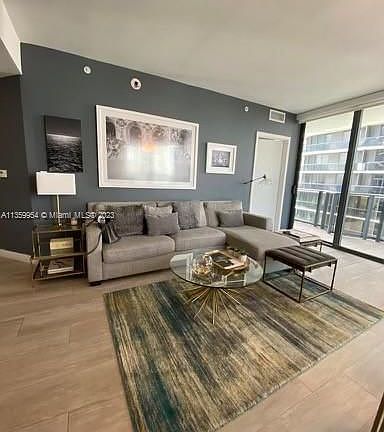 5th image of 45 SW 9th St APT 1908