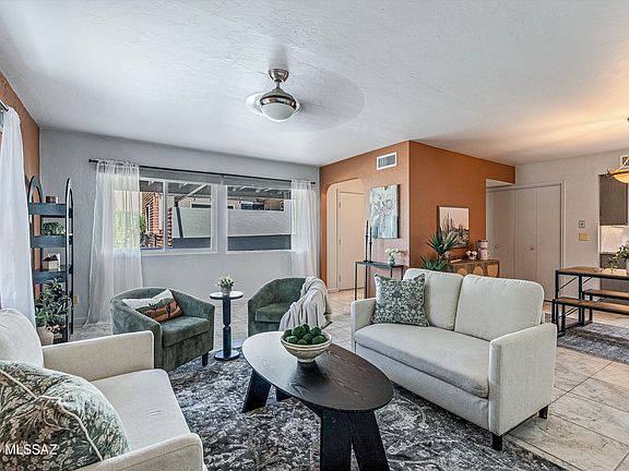 3rd image of 364 W Calle De La Amistad