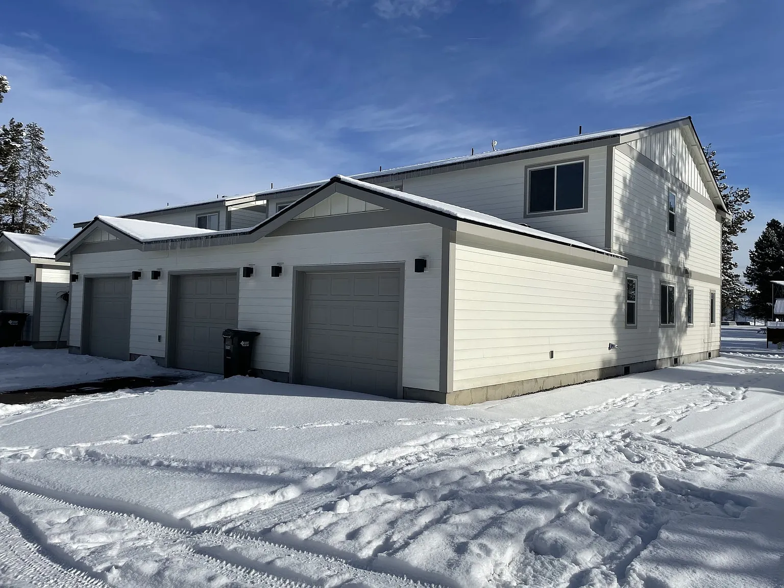 Two Bedroom townhouse with a Garage! — Photo 3