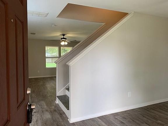 5th image of 221 S Heritage Oaks Dr
