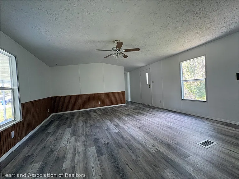 6635 Old Orchard Ave — Photo 8