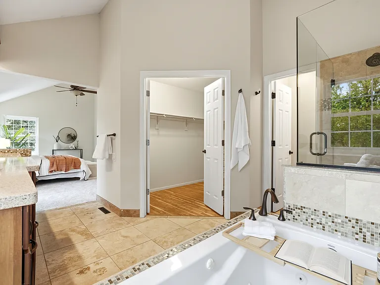 204 Corby Pl — Photo 30