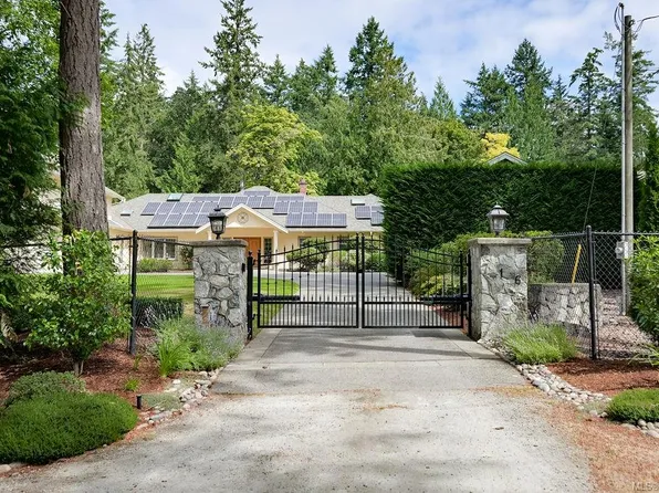 716 Cromarty Ave, North Saanich, BC V8L 5G6