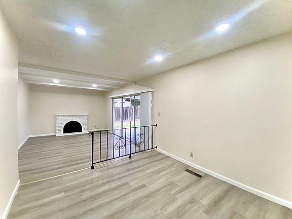 4th image of 2420 Farrol Ave