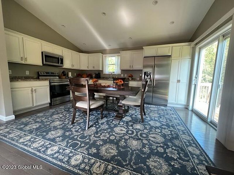 3rd image of 934 Ridge Road