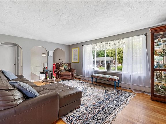 3rd image of 3 Edith Ln