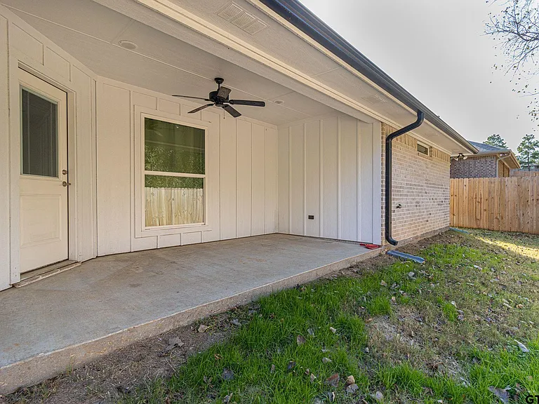 19842 N Meadow West Ln — Photo 19