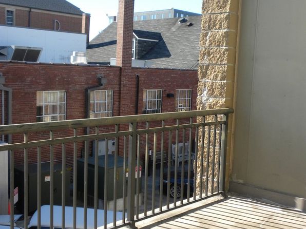 1104 E Broadway APT 205
