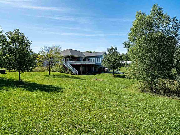 3rd image of 2562 Quincy Rd NE