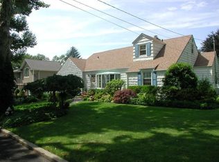 58 Garfield Ave, Glen Head, NY 11545