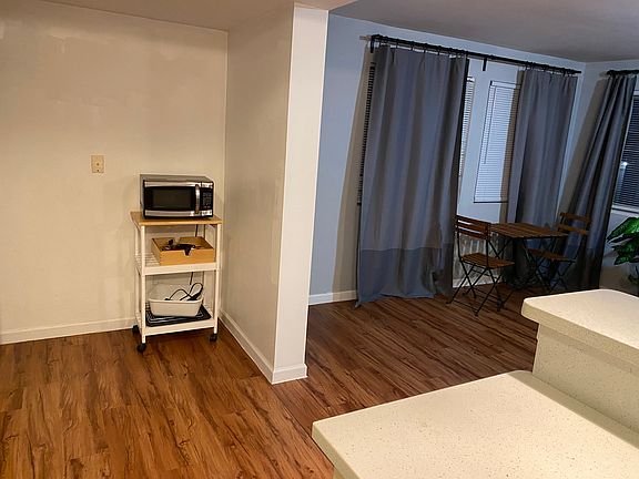 4th image of 2215 Eastlake Ave E #100