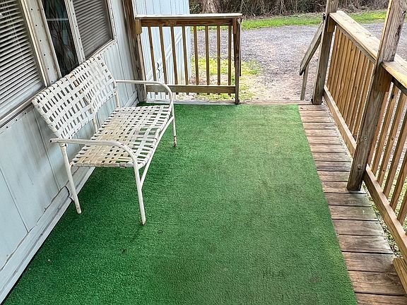 4th image of 409 Rocky Ln