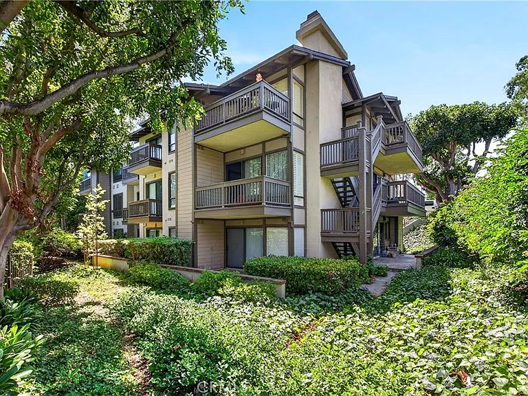 9 Madrona — Photo 32