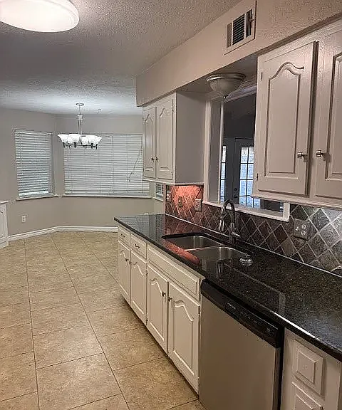 14922 Hillcrest Rd — Photo 10