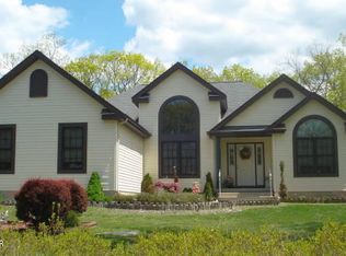 108 Mountain Top Dr, Milford, PA 18337