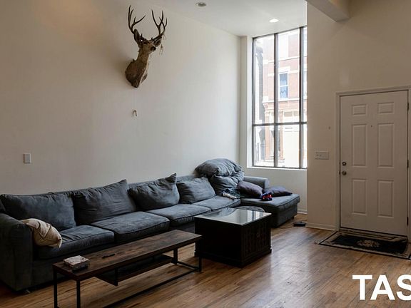 4th image of 1261 N Greenview Ave #1F