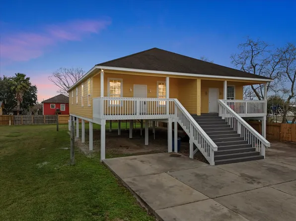 533 12th St, Dickinson, TX 77539