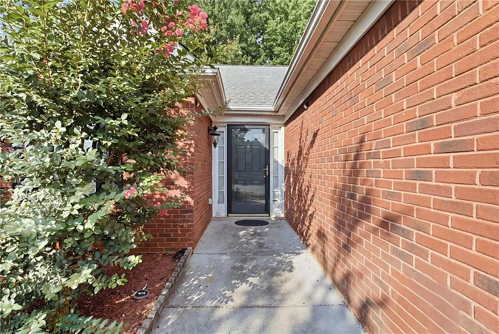 3 bed, 2.0 bath, 1778 sqft, $2,250 — Photo 2