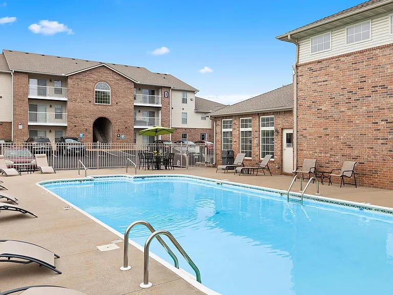 Sherwood Village Apartments — Photo 1