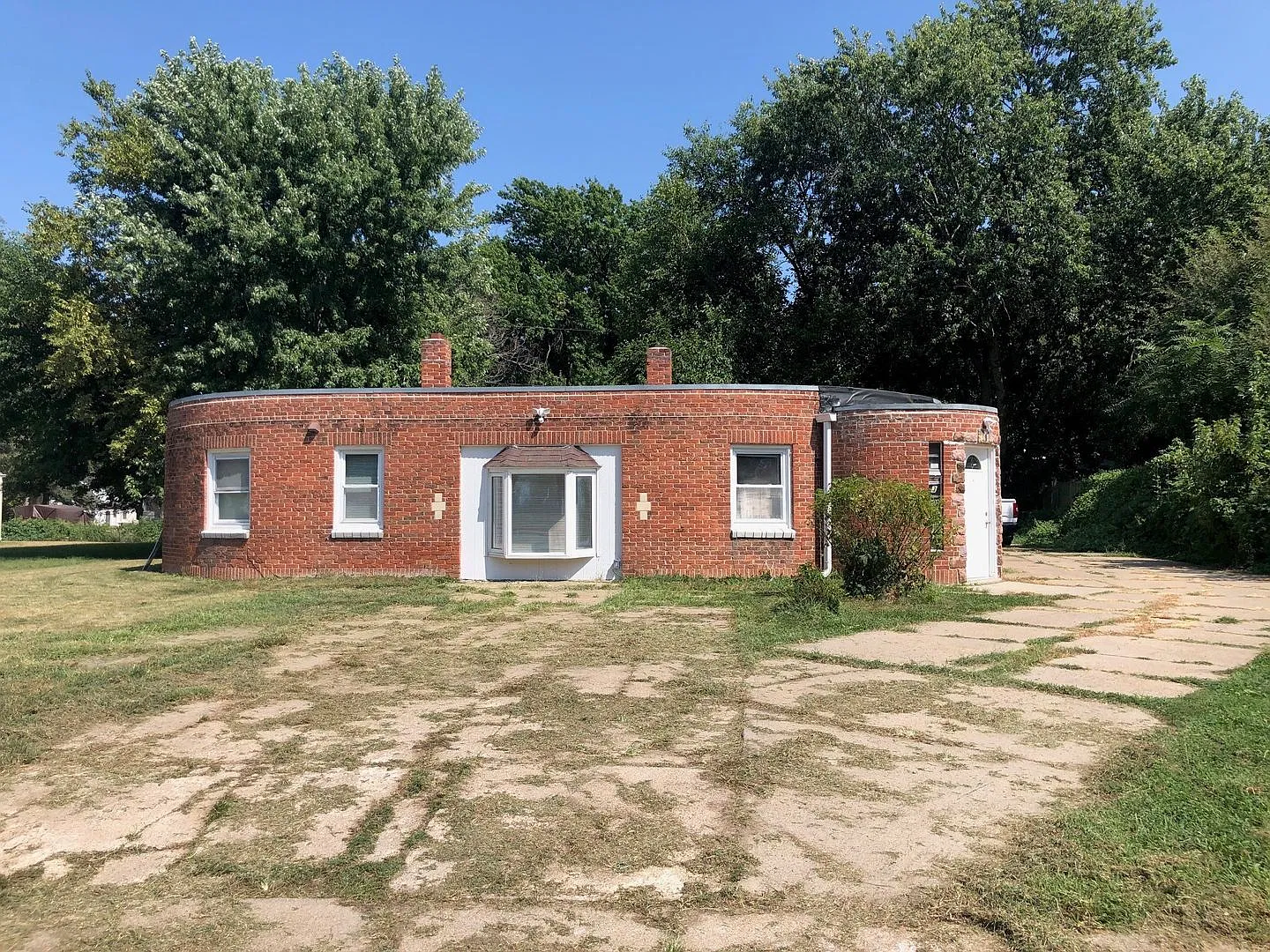 3BR Brick House — Photo 2