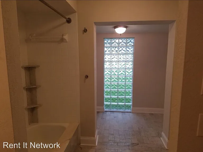 2205 Cypress Point Dr E — Photo 17