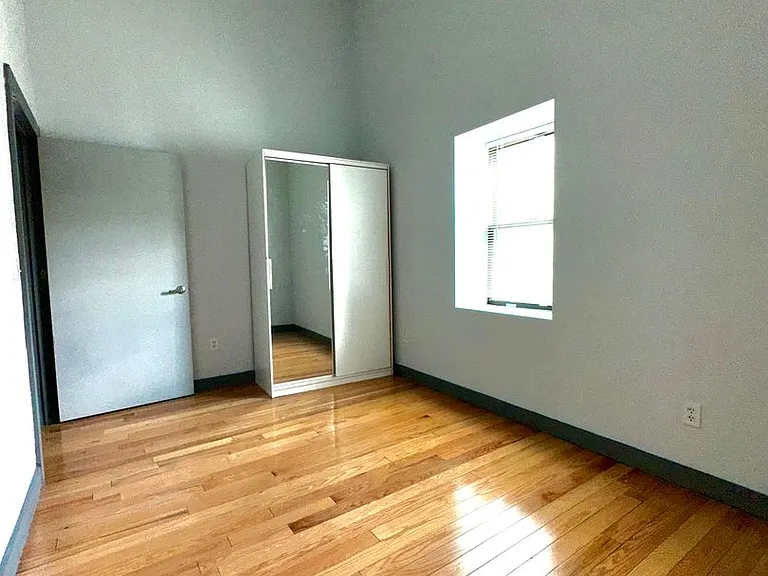 414 Crown St — Photo 10