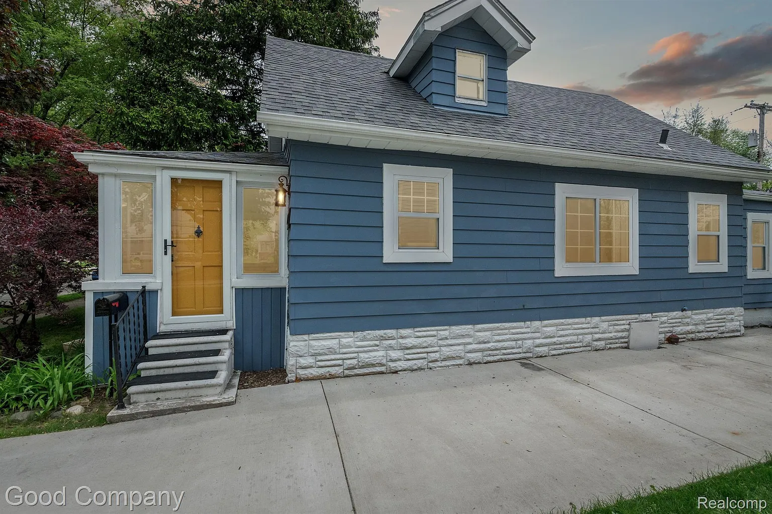 1724 College St photo 1