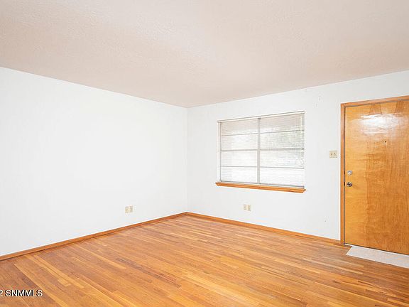 3rd image of 2706 Crestview Dr