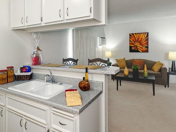 5th image of 18632 Collins St APT 9