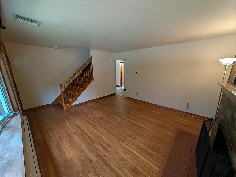 943 Moravia St — Photo 3