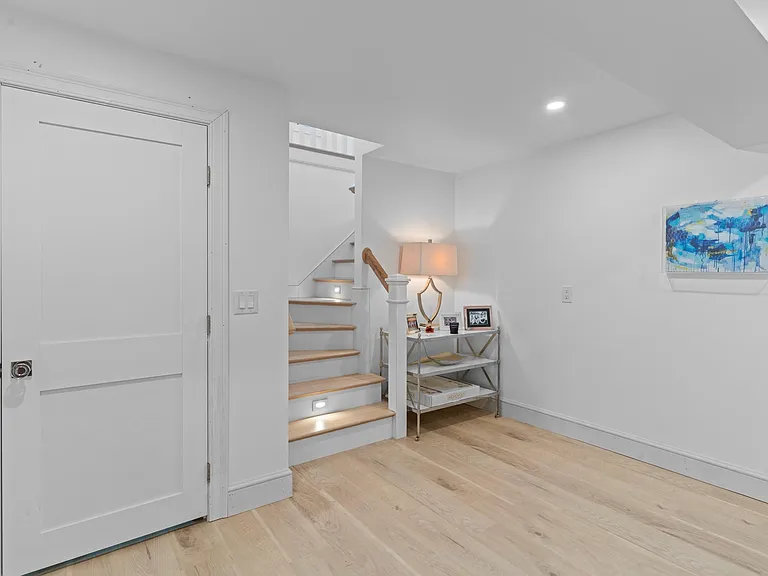 93 Riverside Dr — Photo 30