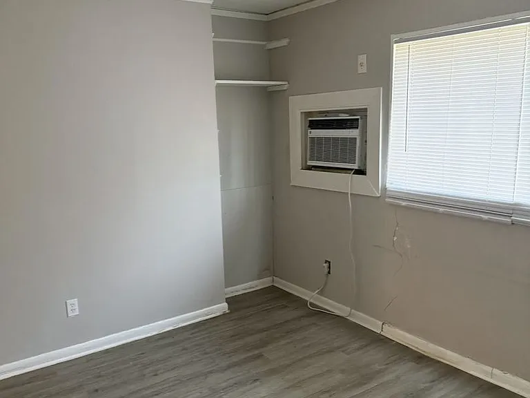 203 Stirling St — Photo 5
