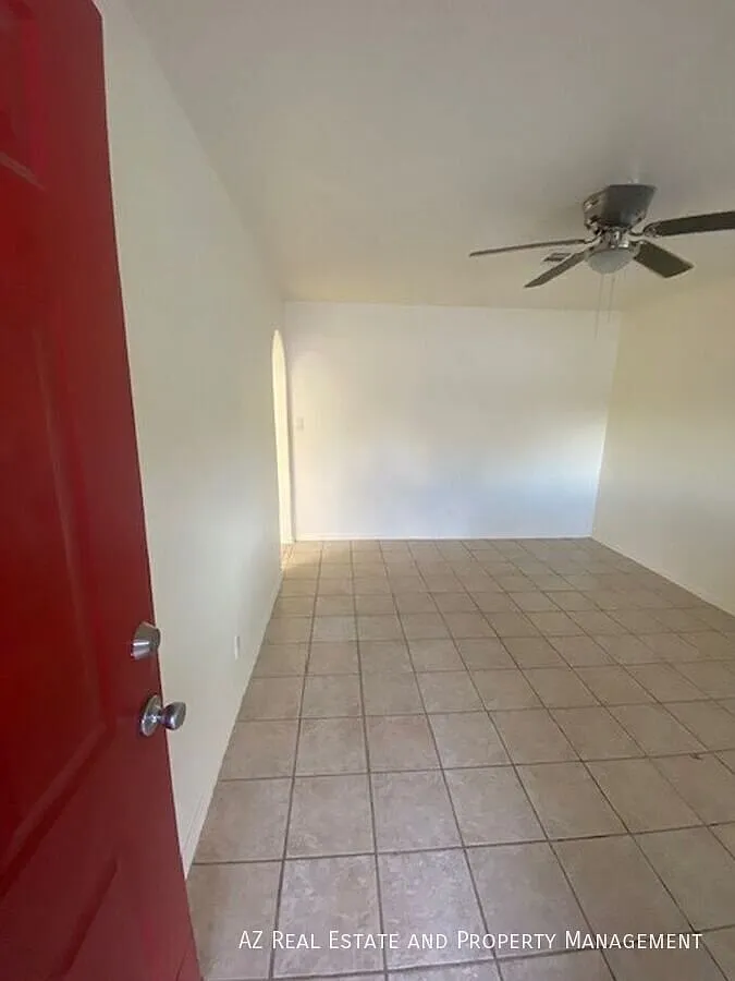 Bright Phoenix Apartment In A Prime Central Location !One Month Free W/ 13-Month Lease! No Admin Fee — Photo 4