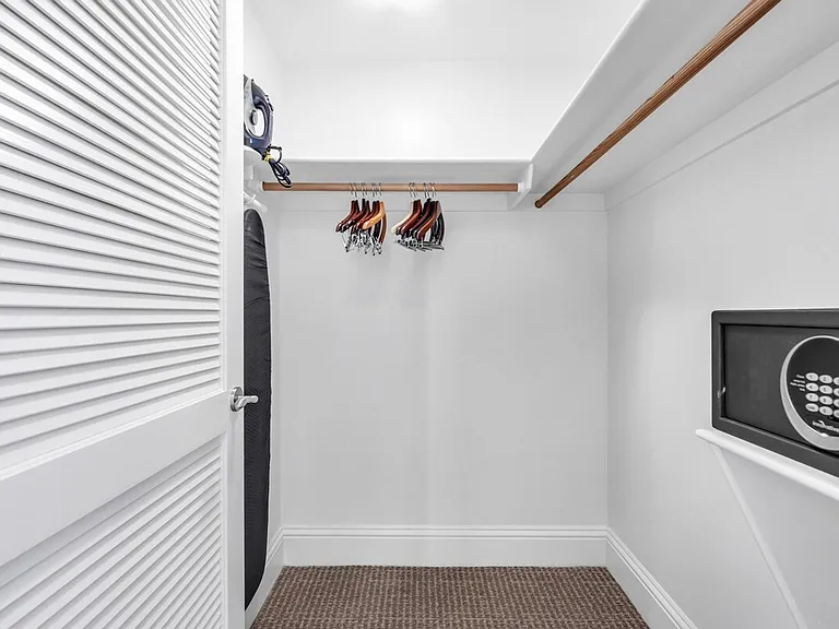 4390 Collins Ave #ID1540497P — Photo 23