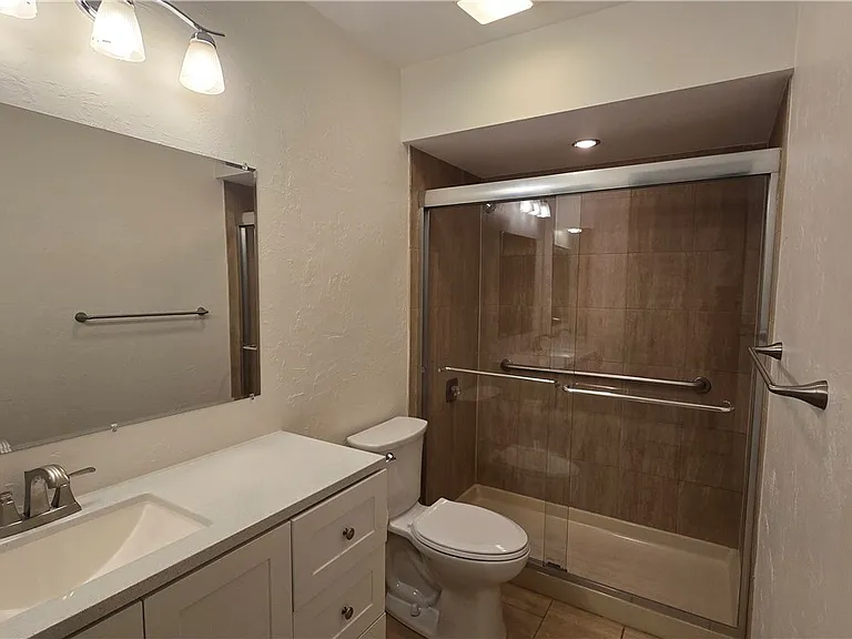 4624 SE 6th Ave #1G — Photo 6