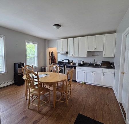 2nd image of 17 Albertina St #1R