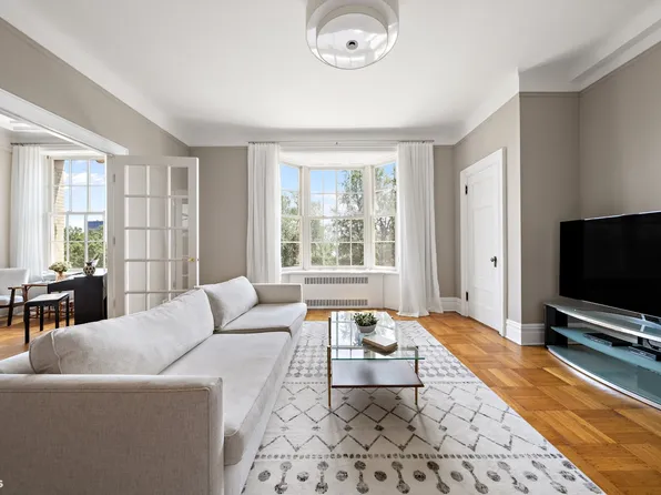 285 Central Park West image 4 of 16