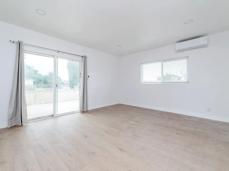 7539 Palmetto Ave #2 — Photo 5