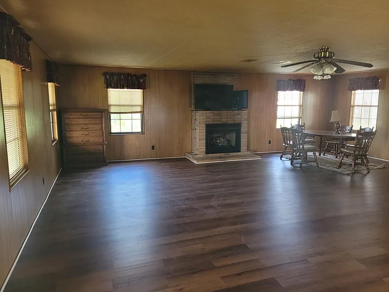 6092 FM 180 — Photo 11