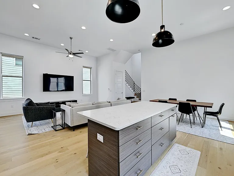7329 Cordoba Dr — Photo 8