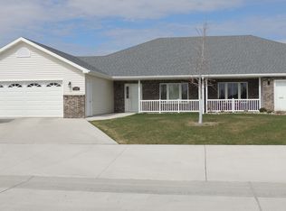 2412 Sawgrass Ct, East Grand Forks, MN 56721