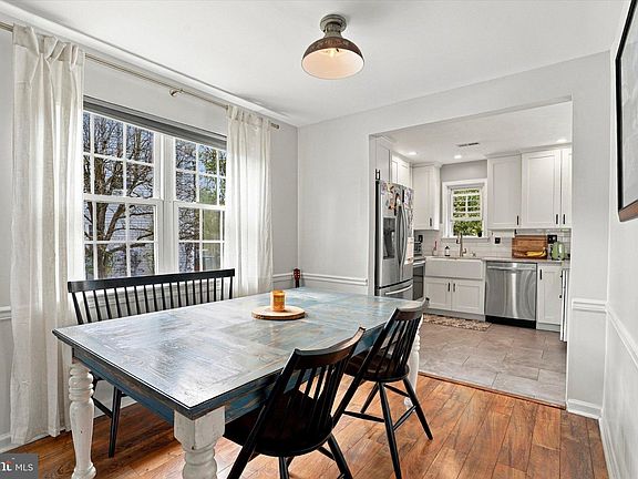 3rd image of 31 Pearl Dr