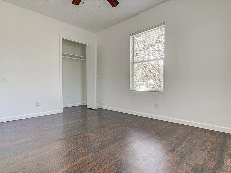 912 Catalpa St — Photo 9