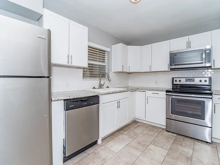 467 Shannon Lee St — Photo 7