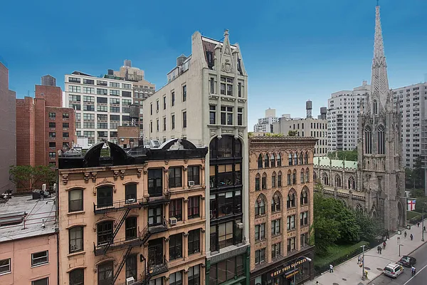 Sold by Avenue Real Estate | media 19