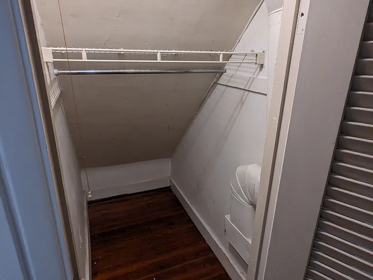 411 E 6th St #1 — Photo 10