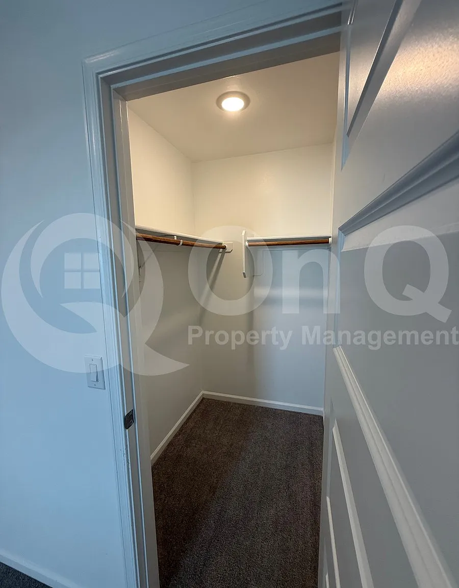 4 bed, 2.5 bath, 2391 sqft, $2,595 — Photo 2